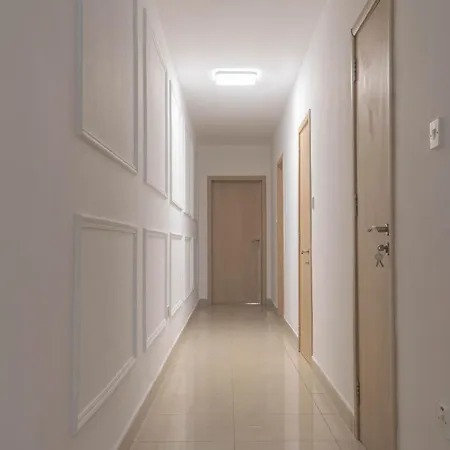 Newly Renovated In Apartman